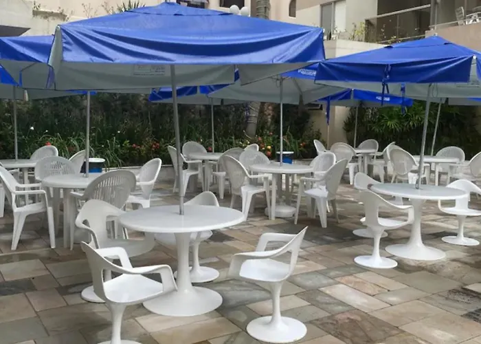 Apartamento à uma quadra da praia Guarujá